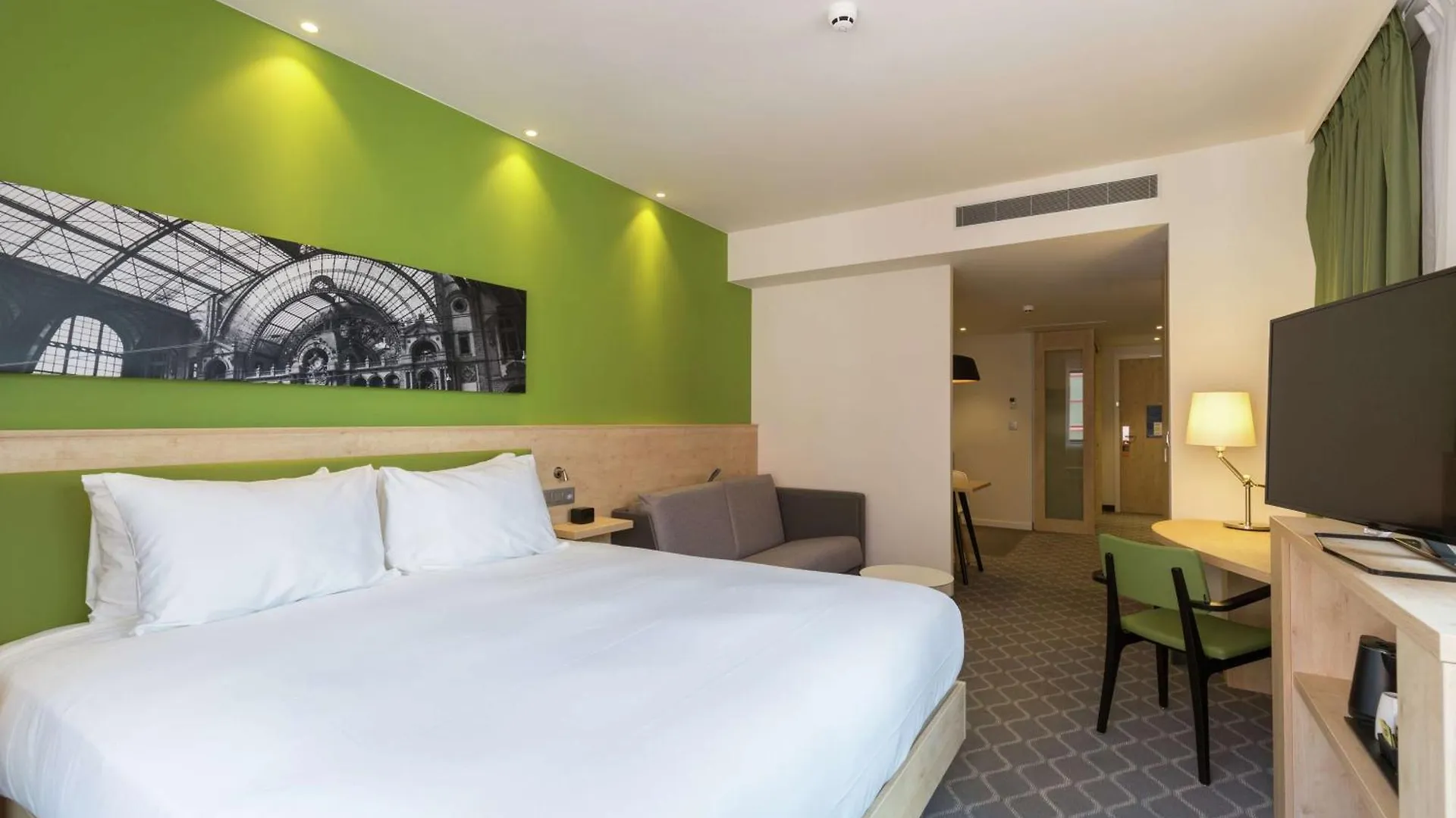 Hotel Hampton By Hilton Antwerp Central Station 3*,