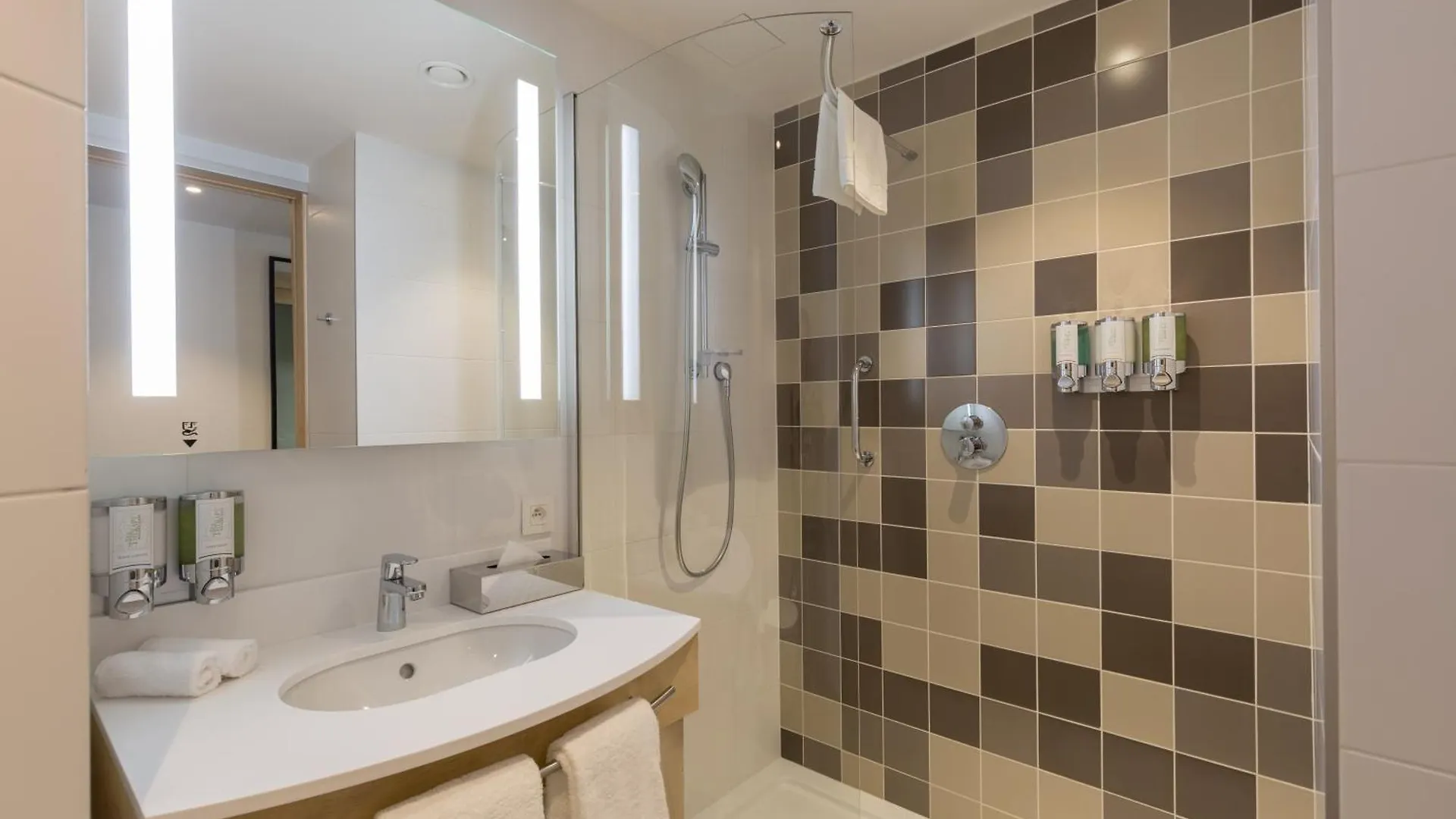 Hampton By Hilton Antwerp Central Station Hotell